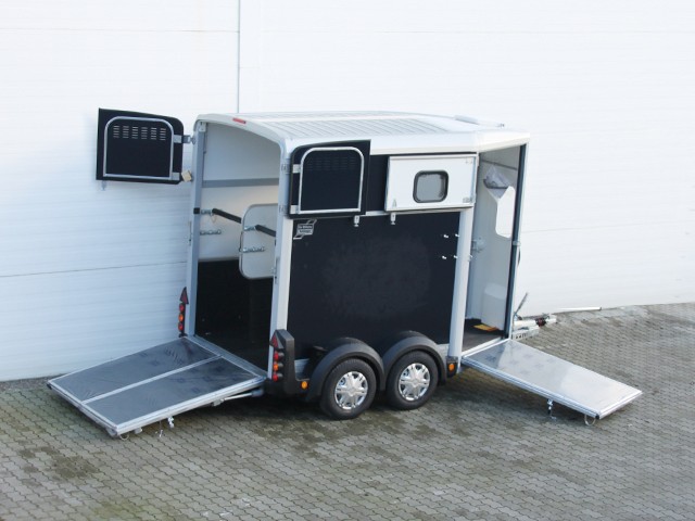 Ifor Williams Pferdeanhänger HB506-Frontausstieg-Klappenkombi-schwarz-Neu